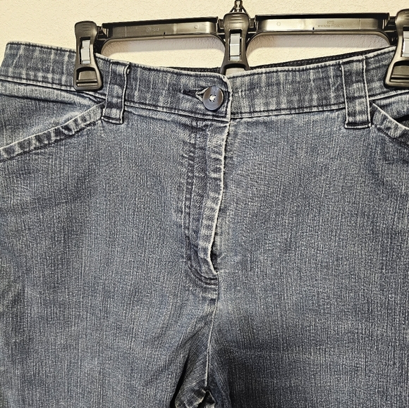 L.L.Bean Classic Blue Denim Women's Capri Jeans Size 16 - Picture 3 of 8